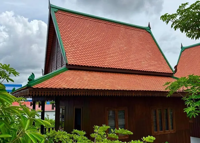 Sala Khmer - Traditional Wooden House & Garden