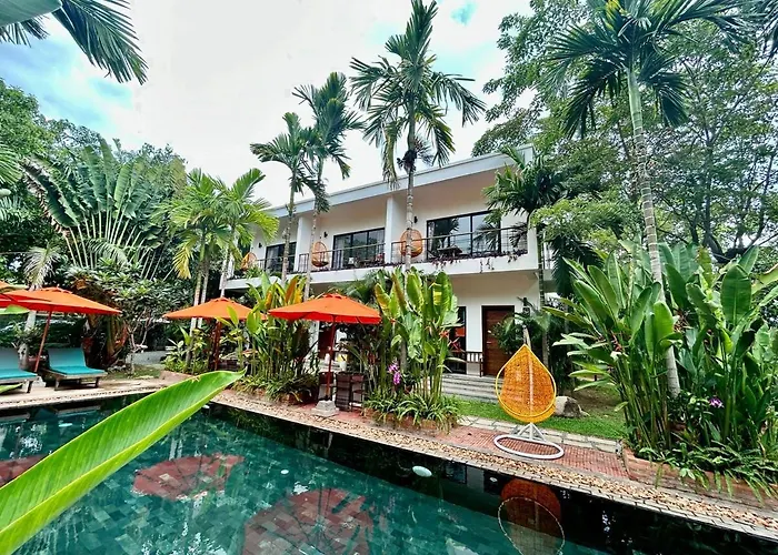 Duplex Loft, King Bed, Balconies, Fast Wifi, Pool & Garden