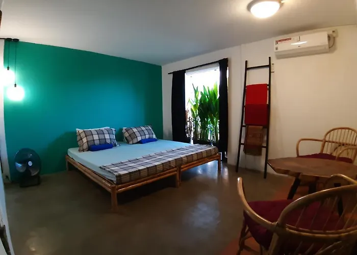 Snooze Hostel & Skybar
