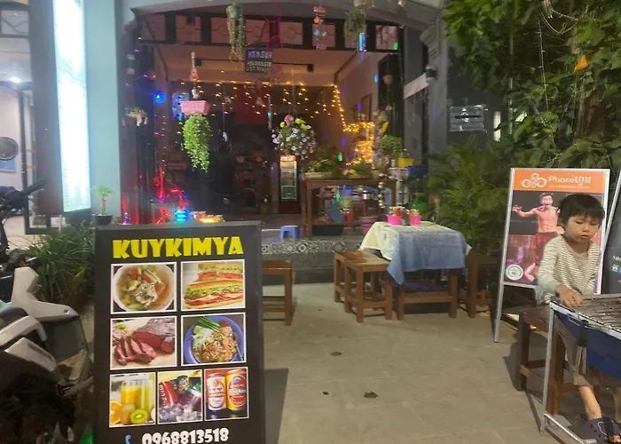 Night Market Kimsun Hostel