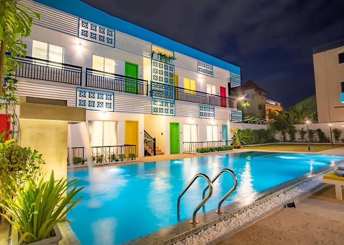 Glow Inn Poolside
